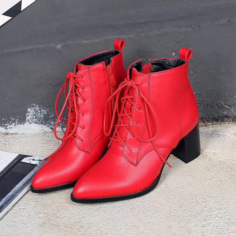 Bota Feminina Cano Curto de Couro PU